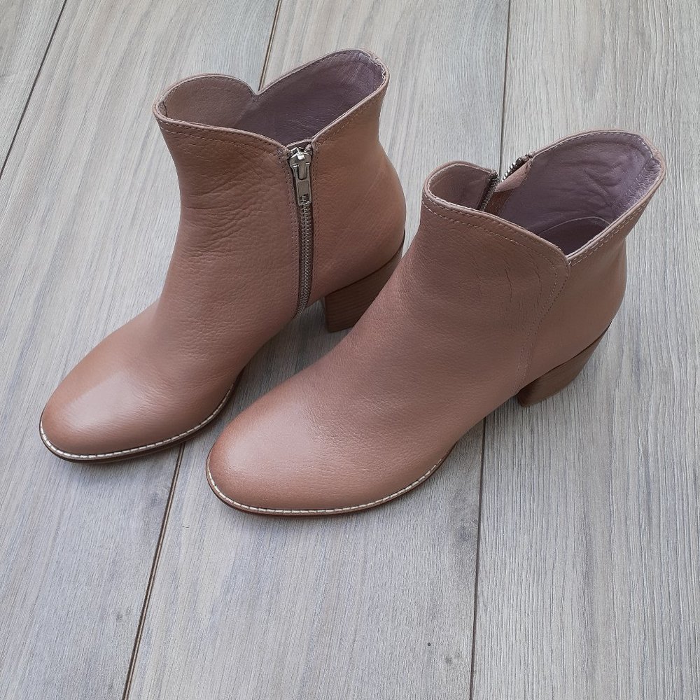 Anthropologie Silent D heel ankle boots tan 9 nwt